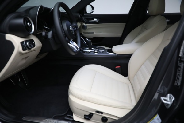 New 2023 Alfa Romeo Giulia Ti Lusso for sale $50,370 at Maserati of Greenwich in Greenwich CT 06830 15