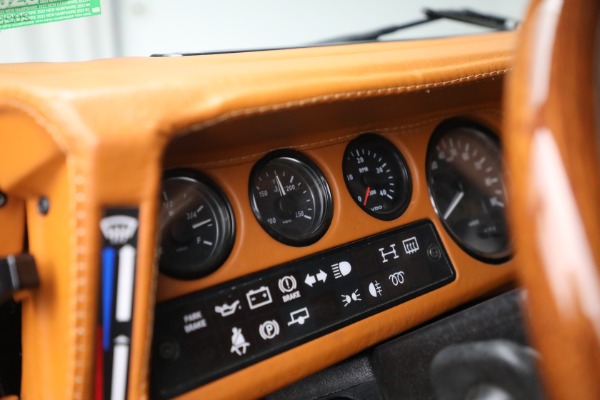 Used 1993 Land Rover Defender 110 for sale $195,900 at Maserati of Greenwich in Greenwich CT 06830 18
