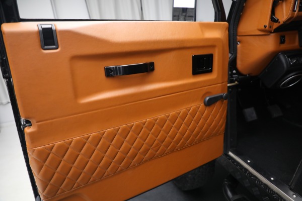 Used 1993 Land Rover Defender 110 for sale $195,900 at Maserati of Greenwich in Greenwich CT 06830 19