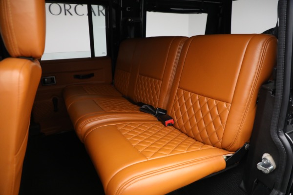 Used 1993 Land Rover Defender 110 for sale $195,900 at Maserati of Greenwich in Greenwich CT 06830 24