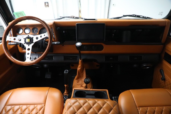 Used 1993 Land Rover Defender 110 for sale $195,900 at Maserati of Greenwich in Greenwich CT 06830 27