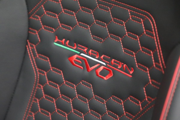 Used 2021 Lamborghini Huracan LP 610-2 EVO Spyder for sale $289,900 at Maserati of Greenwich in Greenwich CT 06830 26