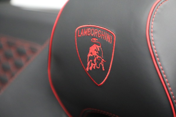 Used 2021 Lamborghini Huracan LP 610-2 EVO Spyder for sale $289,900 at Maserati of Greenwich in Greenwich CT 06830 27