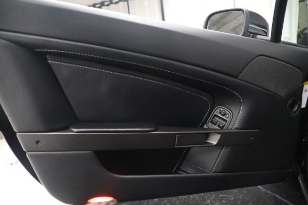 Used 2009 Aston Martin V8 Vantage Roadster for sale $59,900 at Maserati of Greenwich in Greenwich CT 06830 22