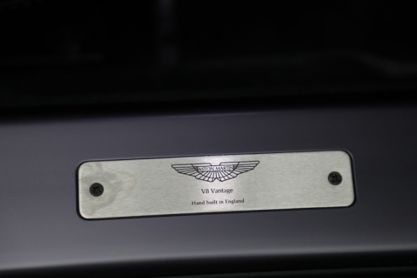 Used 2009 Aston Martin V8 Vantage Roadster for sale $59,900 at Maserati of Greenwich in Greenwich CT 06830 27