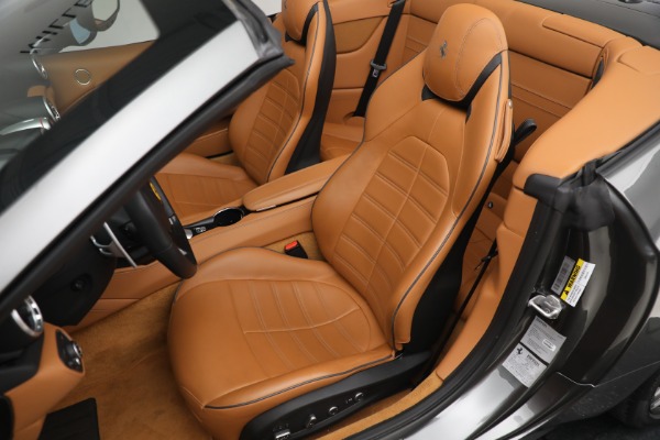 Used 2017 Ferrari California T for sale $151,900 at Maserati of Greenwich in Greenwich CT 06830 17