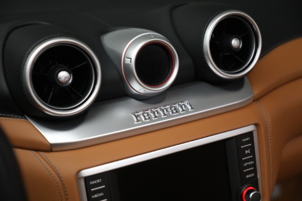 Used 2017 Ferrari California T for sale $151,900 at Maserati of Greenwich in Greenwich CT 06830 26