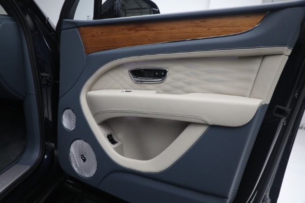 Used 2023 Bentley Bentayga EWB Azure V8 for sale $267,900 at Maserati of Greenwich in Greenwich CT 06830 20