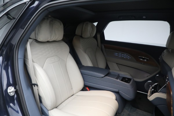 Used 2023 Bentley Bentayga EWB Azure V8 for sale $267,900 at Maserati of Greenwich in Greenwich CT 06830 24