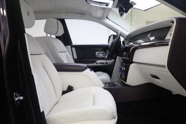 Used 2018 Rolls-Royce Phantom for sale $339,900 at Maserati of Greenwich in Greenwich CT 06830 14