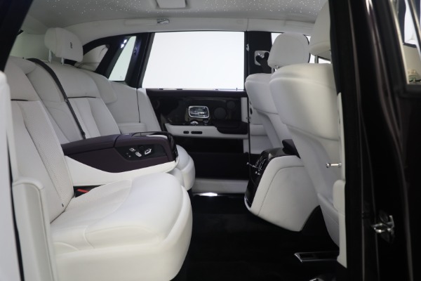 Used 2018 Rolls-Royce Phantom for sale $339,900 at Maserati of Greenwich in Greenwich CT 06830 17
