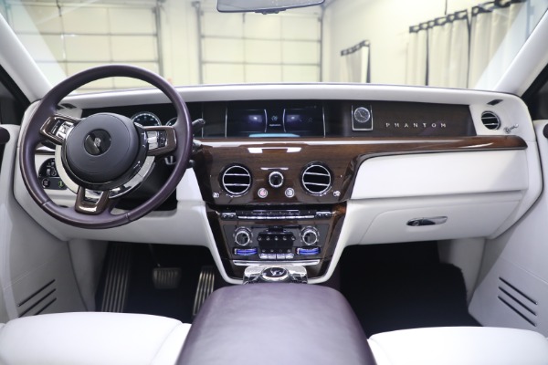 Used 2018 Rolls-Royce Phantom for sale Call for price at Maserati of Greenwich in Greenwich CT 06830 4