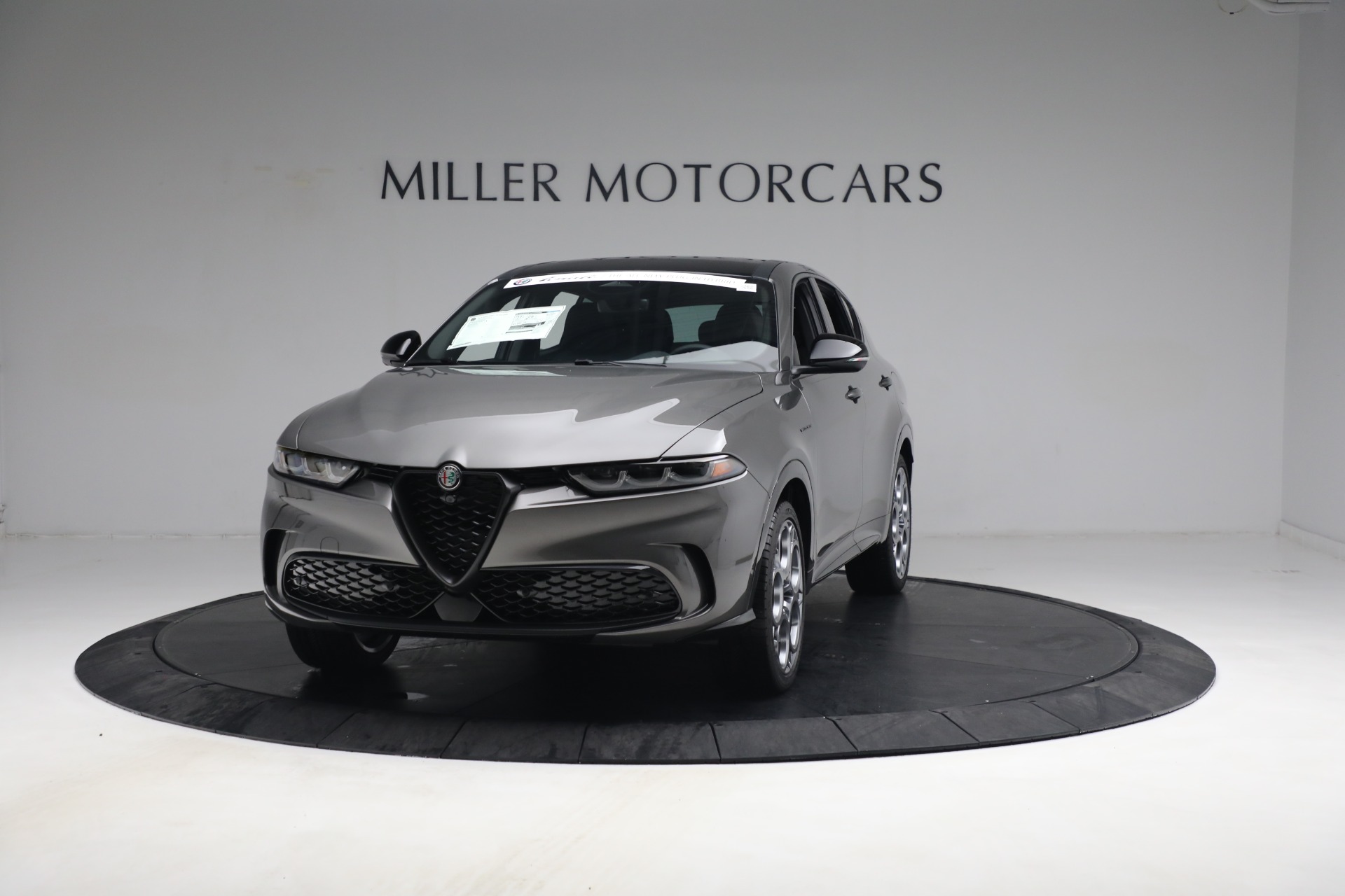 New 2024 Alfa Romeo Tonale Veloce for sale $57,300 at Maserati of Greenwich in Greenwich CT 06830 1