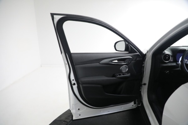 New 2024 Alfa Romeo Tonale Veloce for sale $56,640 at Maserati of Greenwich in Greenwich CT 06830 26
