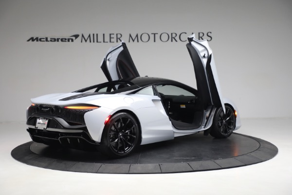 New 2023 McLaren Artura TechLux for sale $279,835 at Maserati of Greenwich in Greenwich CT 06830 16