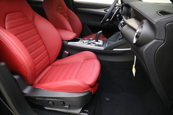 New 2023 Alfa Romeo Stelvio Veloce for sale $48,900 at Maserati of Greenwich in Greenwich CT 06830 16