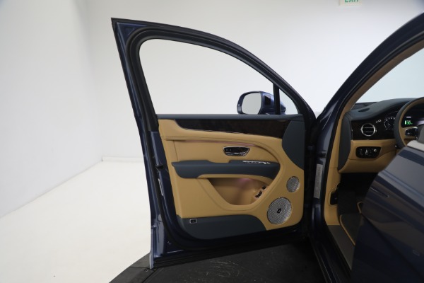 New 2023 Bentley Bentayga Hybrid for sale $250,740 at Maserati of Greenwich in Greenwich CT 06830 20