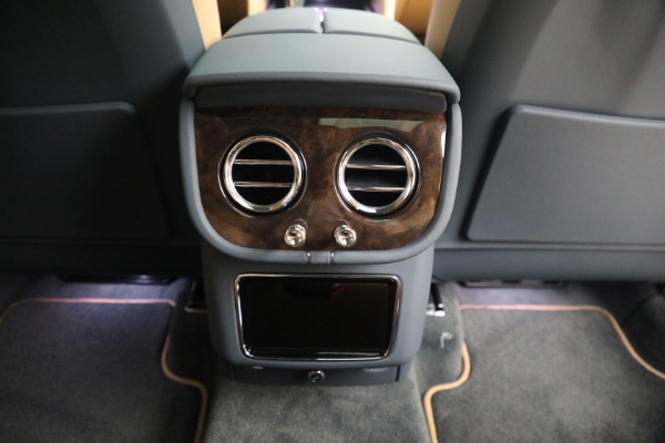 New 2023 Bentley Bentayga Hybrid for sale $250,740 at Maserati of Greenwich in Greenwich CT 06830 26
