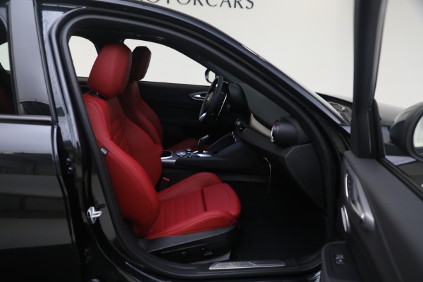 New 2024 Alfa Romeo Giulia Veloce for sale $55,350 at Maserati of Greenwich in Greenwich CT 06830 25