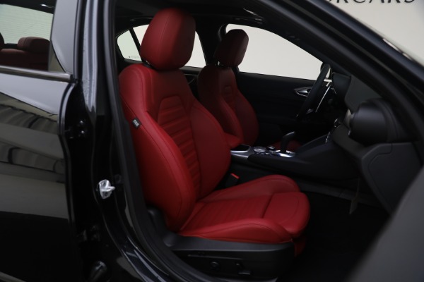New 2024 Alfa Romeo Giulia Veloce for sale $55,350 at Maserati of Greenwich in Greenwich CT 06830 26