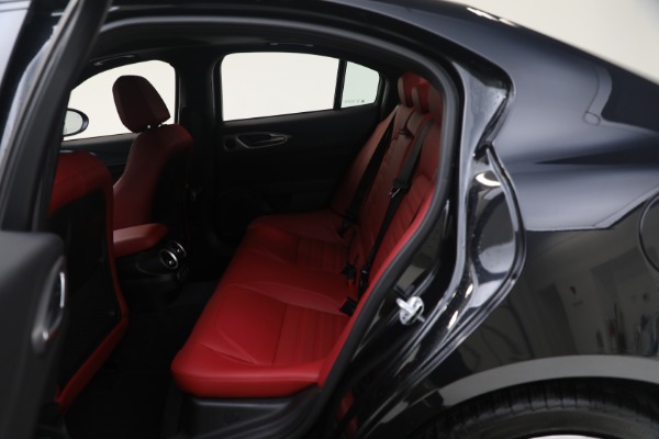 New 2024 Alfa Romeo Giulia Veloce for sale $55,350 at Maserati of Greenwich in Greenwich CT 06830 27