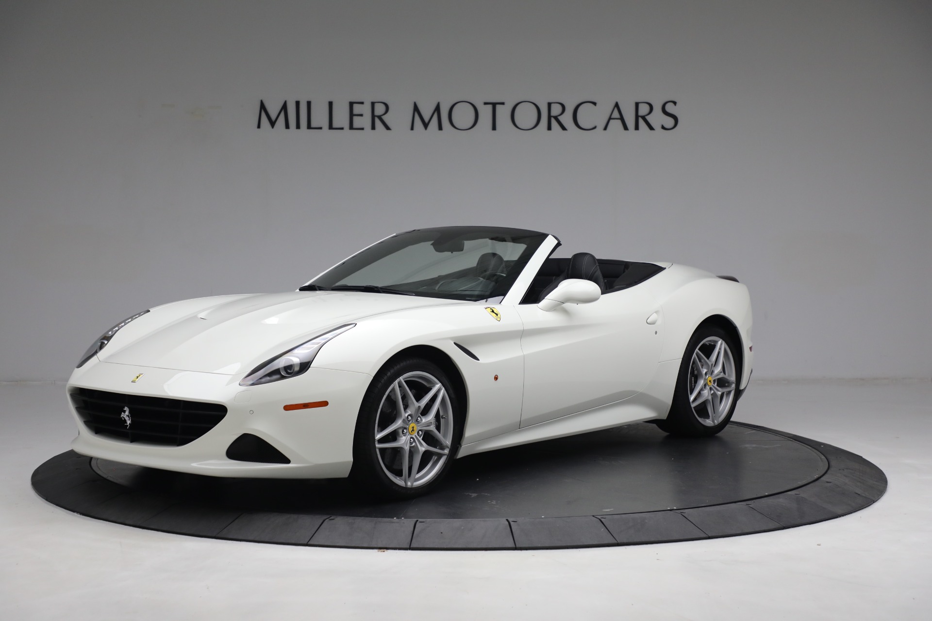 Used 2017 Ferrari California T for sale $151,900 at Maserati of Greenwich in Greenwich CT 06830 1