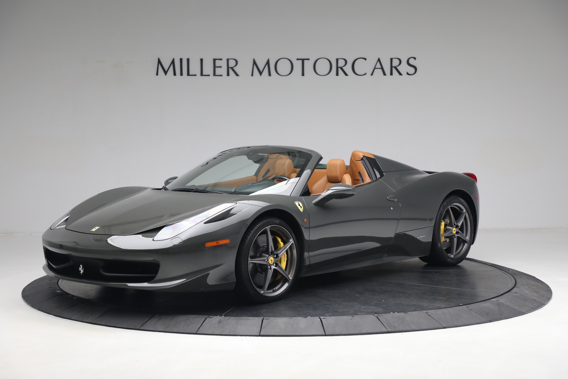 Used 2014 Ferrari 458 Spider for sale $289,900 at Maserati of Greenwich in Greenwich CT 06830 1