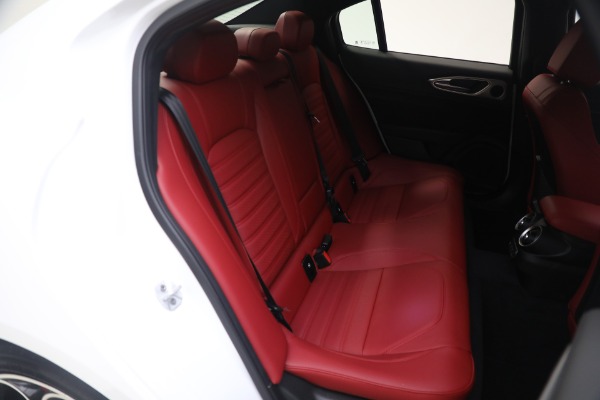New 2024 Alfa Romeo Giulia Veloce for sale $55,285 at Maserati of Greenwich in Greenwich CT 06830 27