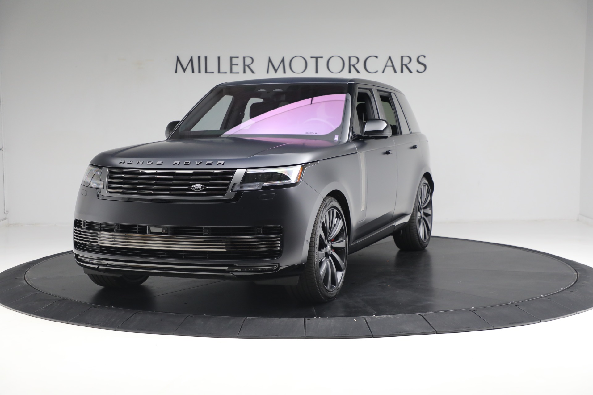 Used 2023 Land Rover Range Rover P530 SV for sale $229,900 at Maserati of Greenwich in Greenwich CT 06830 1