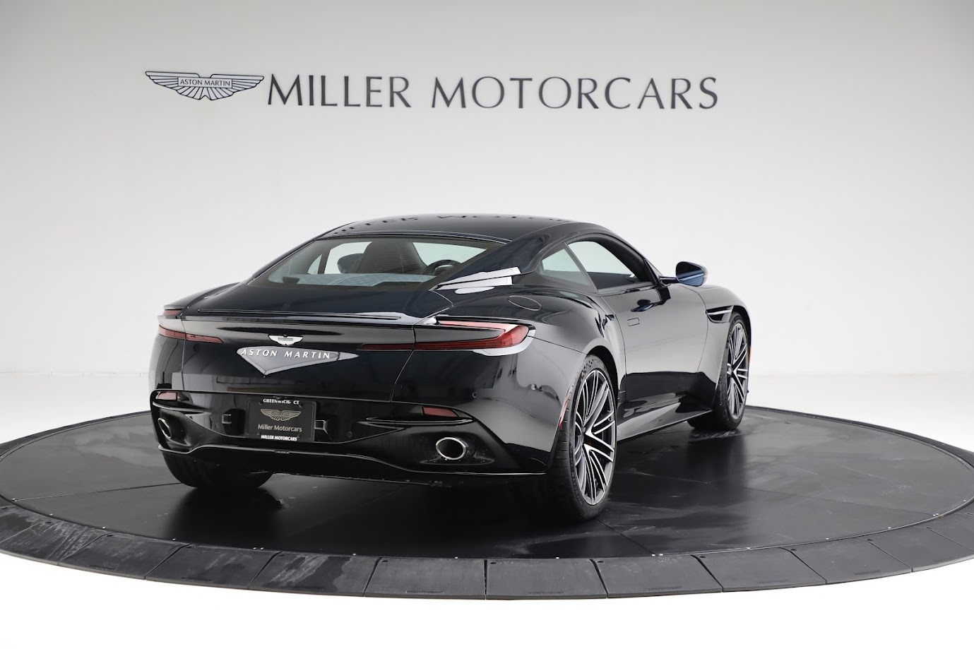 Aston Martin DB12 カタログ、バッグ、冊子 New 2024 Aston Martin DB12 V8 For Sale (Special Pricing