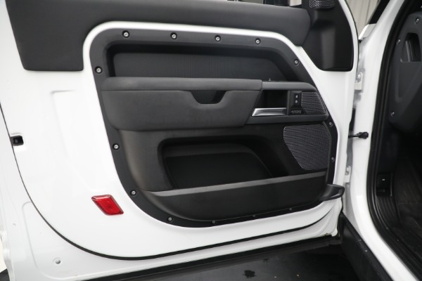 Used 2023 Land Rover Defender 90 X-Dynamic SE for sale Sold at Maserati of Greenwich in Greenwich CT 06830 15