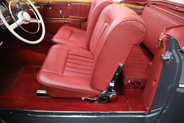 Used 1959 Mercedes Benz 220 S Ponton Cabriolet for sale $229,900 at Maserati of Greenwich in Greenwich CT 06830 13