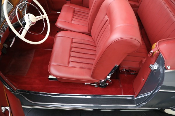 Used 1959 Mercedes Benz 220 S Ponton Cabriolet for sale $229,900 at Maserati of Greenwich in Greenwich CT 06830 17