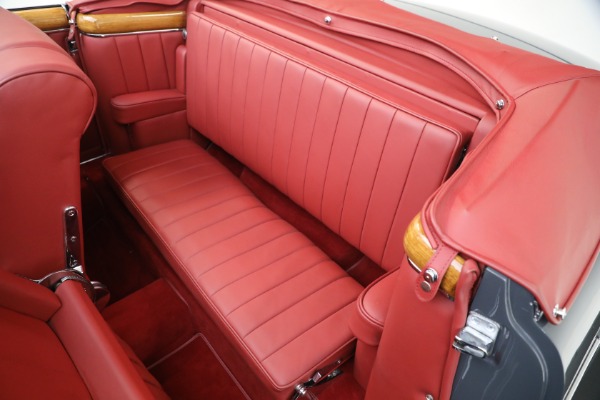Used 1959 Mercedes Benz 220 S Ponton Cabriolet for sale $229,900 at Maserati of Greenwich in Greenwich CT 06830 20