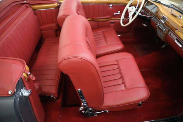 Used 1959 Mercedes Benz 220 S Ponton Cabriolet for sale $229,900 at Maserati of Greenwich in Greenwich CT 06830 21
