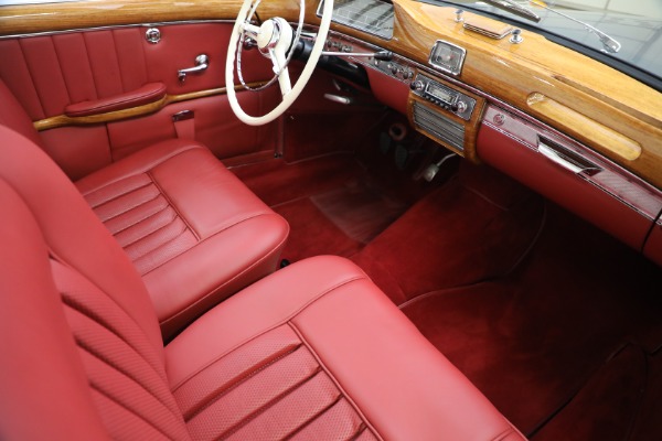 Used 1959 Mercedes Benz 220 S Ponton Cabriolet for sale $229,900 at Maserati of Greenwich in Greenwich CT 06830 23