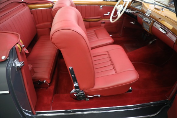 Used 1959 Mercedes Benz 220 S Ponton Cabriolet for sale $229,900 at Maserati of Greenwich in Greenwich CT 06830 24