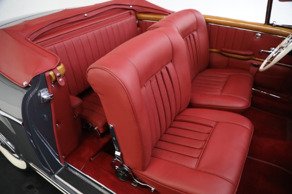 Used 1959 Mercedes Benz 220 S Ponton Cabriolet for sale $229,900 at Maserati of Greenwich in Greenwich CT 06830 25