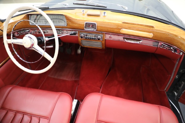 Used 1959 Mercedes Benz 220 S Ponton Cabriolet for sale $229,900 at Maserati of Greenwich in Greenwich CT 06830 27