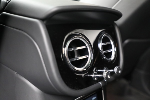 New 2024 Bentley Bentayga Hybrid for sale Sold at Maserati of Greenwich in Greenwich CT 06830 26