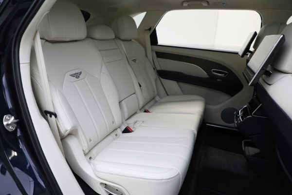 Used 2024 Bentley Bentayga EWB V8 for sale $204,900 at Maserati of Greenwich in Greenwich CT 06830 27