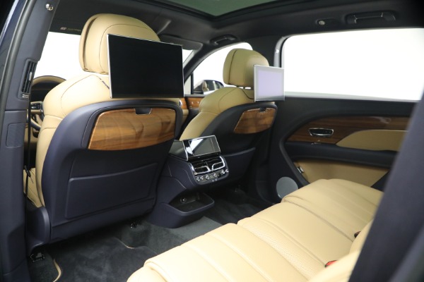 Used 2024 Bentley Bentayga EWB V8 for sale Sold at Maserati of Greenwich in Greenwich CT 06830 18