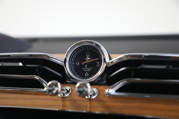 Used 2024 Bentley Bentayga EWB V8 for sale Sold at Maserati of Greenwich in Greenwich CT 06830 21