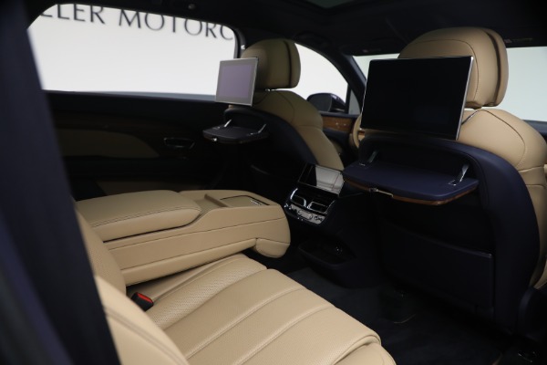 Used 2024 Bentley Bentayga EWB V8 for sale Sold at Maserati of Greenwich in Greenwich CT 06830 25