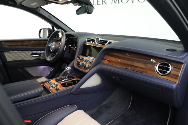 Used 2021 Bentley Bentayga V8 for sale Sold at Maserati of Greenwich in Greenwich CT 06830 18