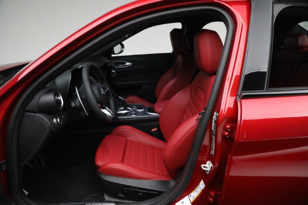 Used 2024 Alfa Romeo Giulia Quadrifoglio Carbon for sale $78,900 at Maserati of Greenwich in Greenwich CT 06830 25