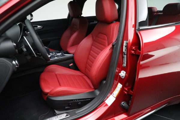 Used 2024 Alfa Romeo Giulia Quadrifoglio Carbon for sale $78,900 at Maserati of Greenwich in Greenwich CT 06830 27