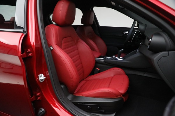 Used 2024 Alfa Romeo Giulia Quadrifoglio Carbon for sale $78,900 at Maserati of Greenwich in Greenwich CT 06830 28
