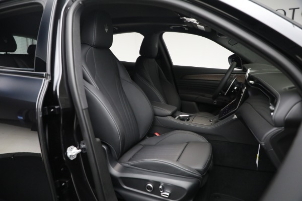New 2025 Maserati Grecale Folgore for sale $102,900 at Maserati of Greenwich in Greenwich CT 06830 14