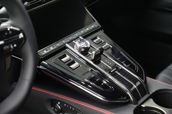 New 2025 Aston Martin Vantage for sale $235,300 at Maserati of Greenwich in Greenwich CT 06830 19